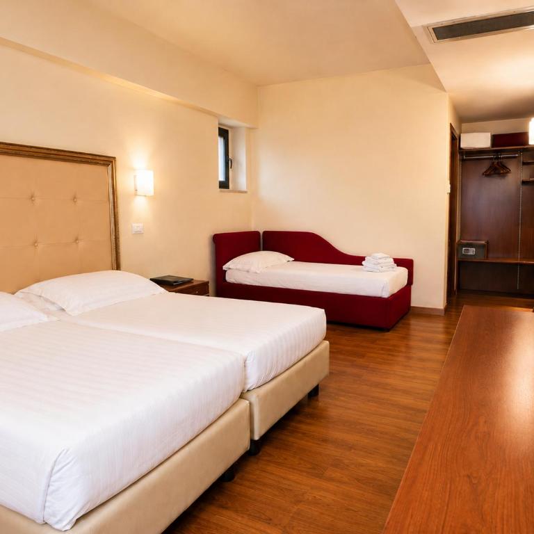 Giotto Hotel & Spa - Standatd Triple Room with Valley View - 4