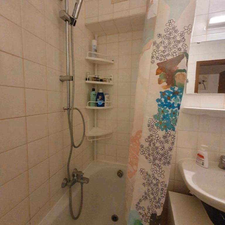 Eine helle und gemütliche Wohnung - One-Bedroom Apartment - 3