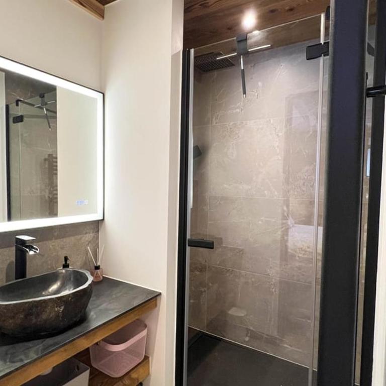 Chalet de luxe aux Gets - 4 chambres pour 9 personnes avec jacuzzi et Wi-Fi - FR-1-671-314 - Chalet - 26