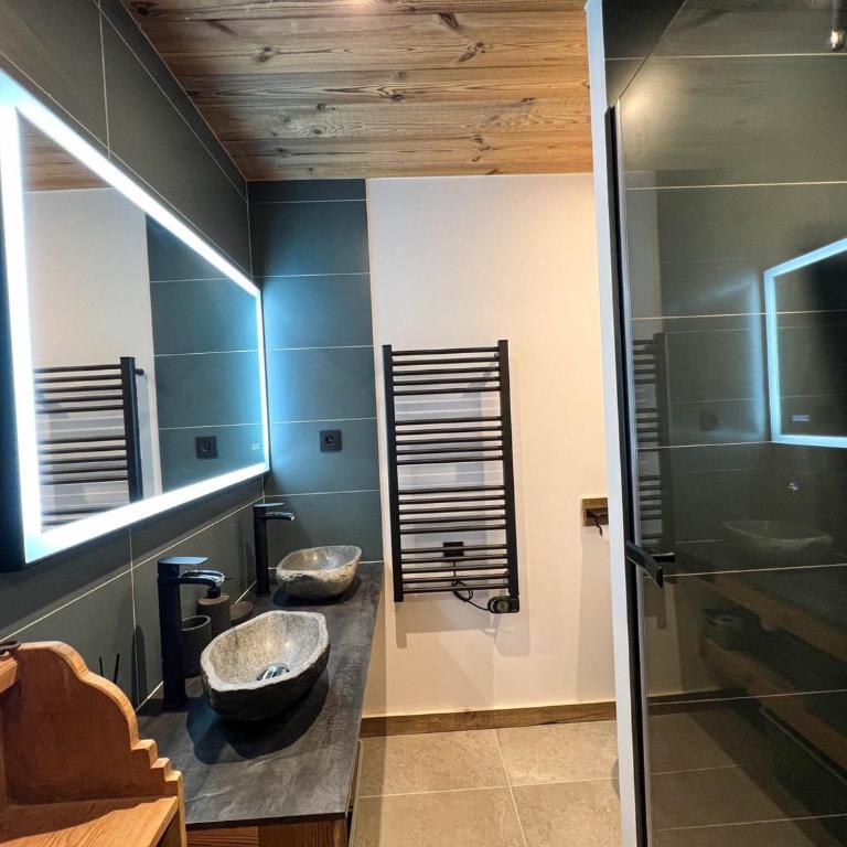 Chalet de luxe aux Gets - 4 chambres pour 9 personnes avec jacuzzi et Wi-Fi - FR-1-671-314 - Chalet - 28