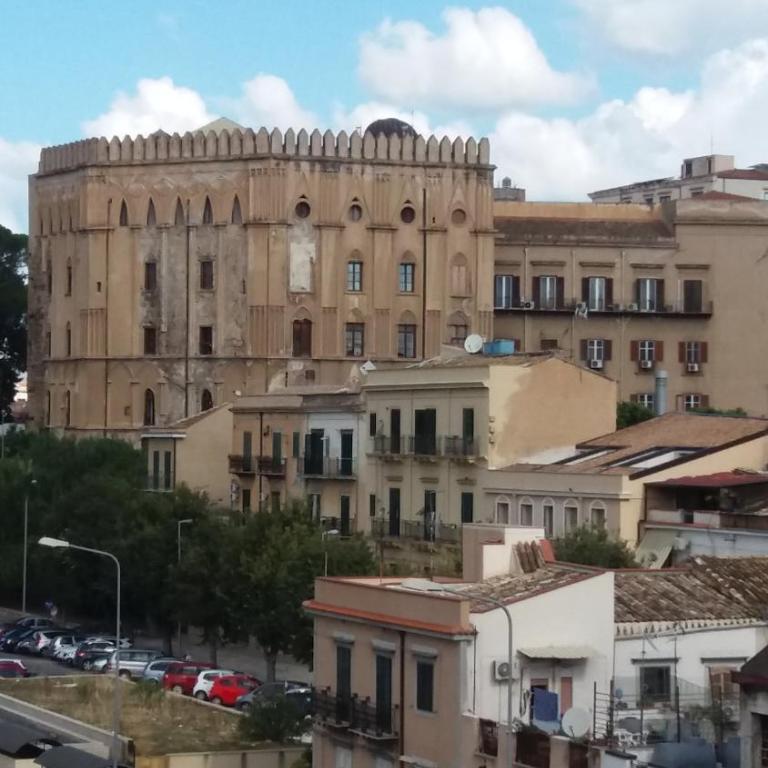 In front of the Norman Palace - Apartment mit 1 Schlafzimmer mit Stadtblick - 8