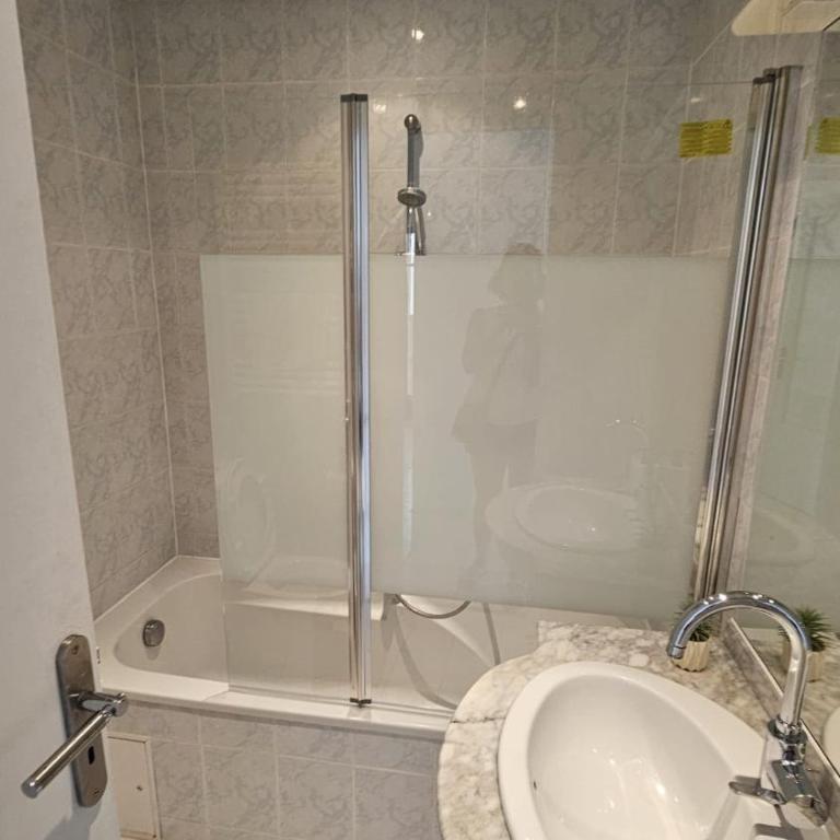 T3 rénové lumineux, clim, balcon, proche mer - Appartement 2 Chambres avec Balcon - 6