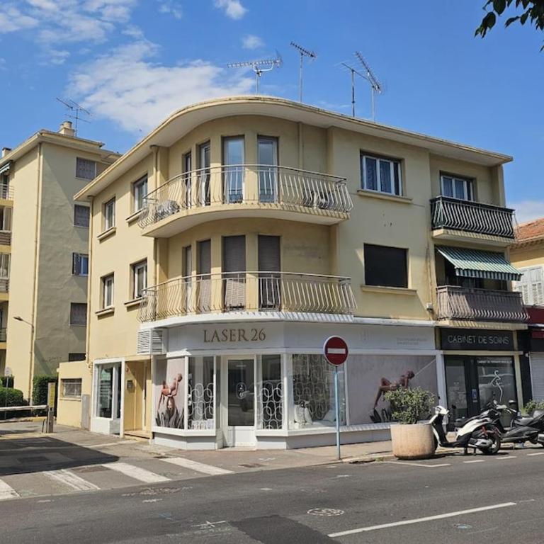 T3 rénové lumineux, clim, balcon, proche mer - Appartement 2 Chambres avec Balcon - 8