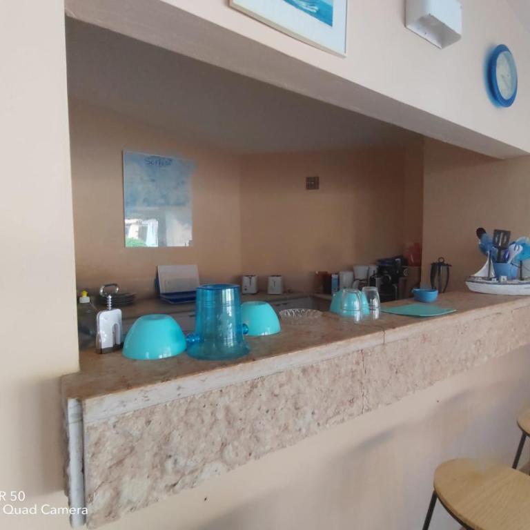 Dans Villa Californienne privée, Un rez-de-jardin 5 chambres avec un Living-dortoir, une cuisine et Privatisation de la piscine et pool house 85 M2 et Tennis terre battue - Appartement - 4