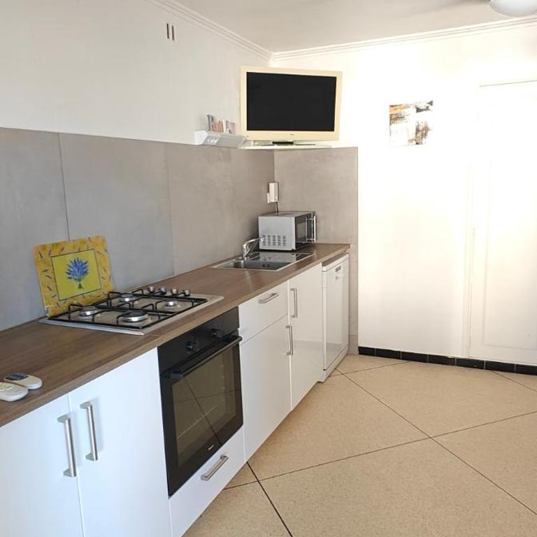 VILLA Plein Sud Piscine Spa Climatisation Parking privé calme et détente - Appartement 1 Chambre avec Terrasse - 16
