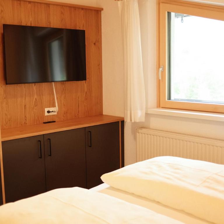 Haus Kella-Egg - Two-Bedroom Apartment with Balcony - 20