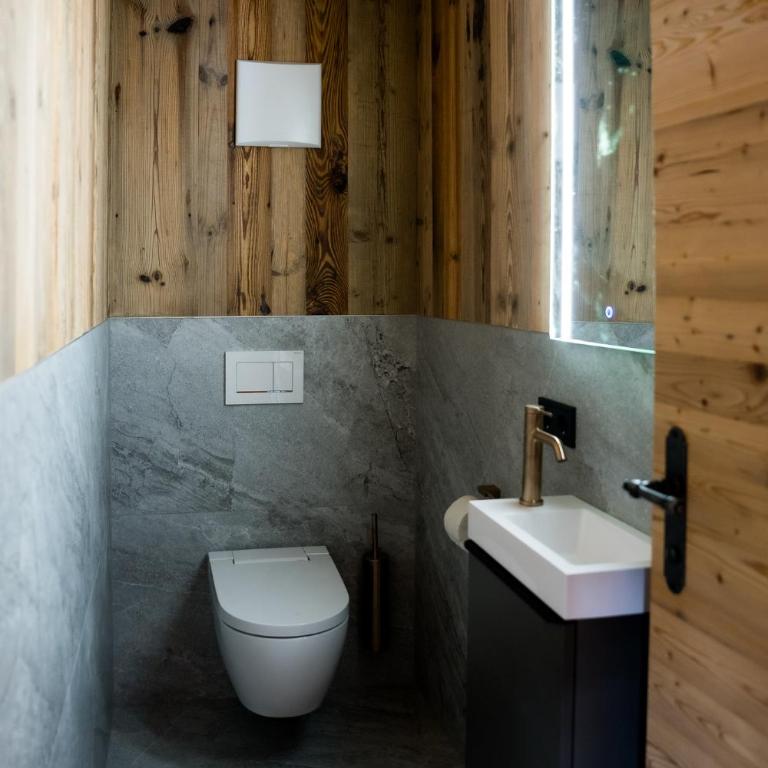 SLOW Fine Chalets, Private Dine & Spa - Superior Chalet - 2