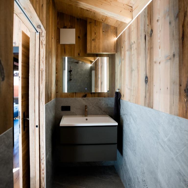 SLOW Fine Chalets, Private Dine & Spa - Superior Chalet - 11
