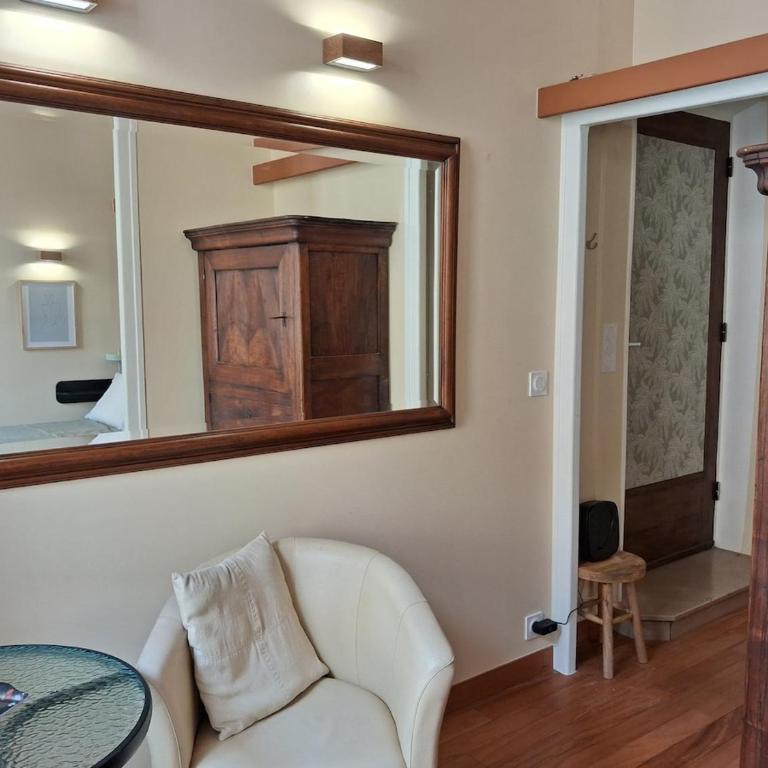 Studio rénové au cœur de Chambéry - One-Bedroom Apartment - 4