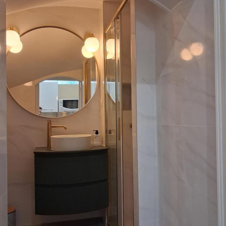 Studio rénové au cœur de Chambéry - One-Bedroom Apartment - 8