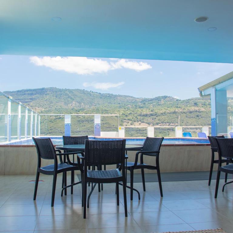Apartamentos Quedate en Anavi San Gil Plaza - Apartamento con vistas a las montañas - 27