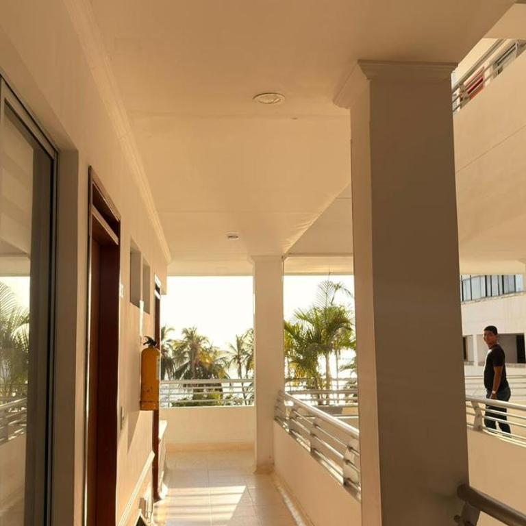 Ed CRISTAL CARIBBEAN FRENTE A PLAYA RODADERO - Apartamento de 1 dormitorio - 2