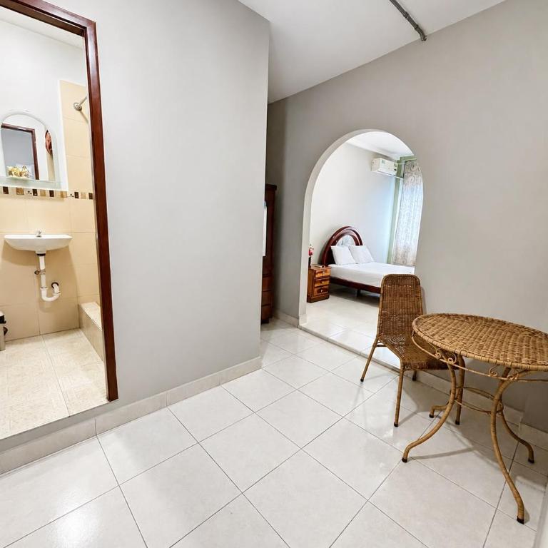 Residencial Turístico Rio Guayas - Deluxe Queen Room - 4