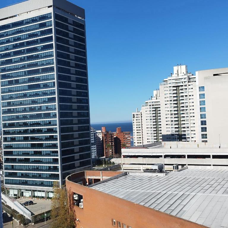 Apart de 2 dormitorios frente al Montevideo shopping zona WTC - Apartamento de 2 dormitorios con vistas a la ciudad - 18