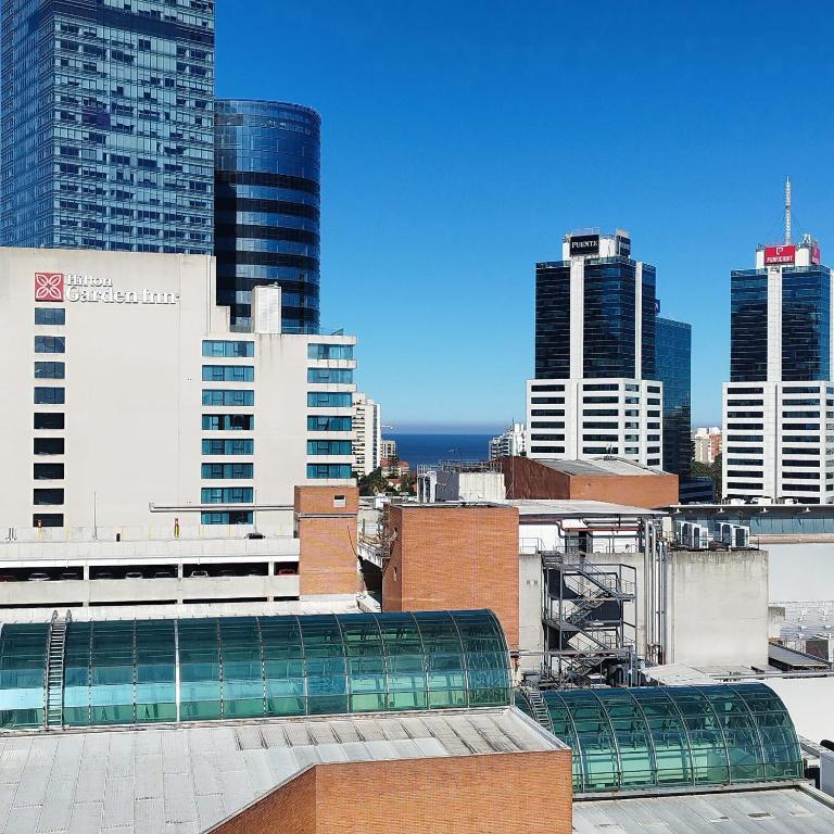 Apart de 2 dormitorios frente al Montevideo shopping zona WTC - Apartamento de 2 dormitorios con vistas a la ciudad - 20