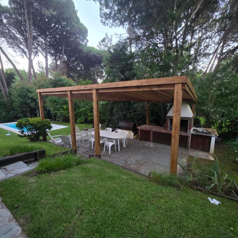 Casa Alta Con Piscina en el Bosque de Carilo - Casa de 3 dormitorios - 18