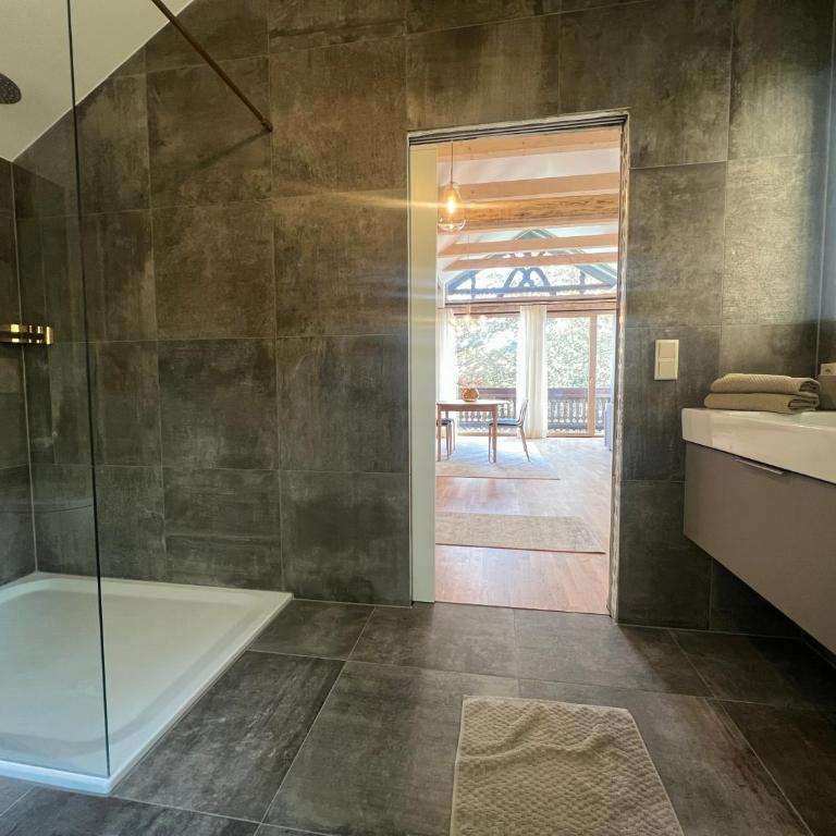 Haus Riedl - Apartment mit 1 Schlafzimmer, Balkon und Bergblick - 9