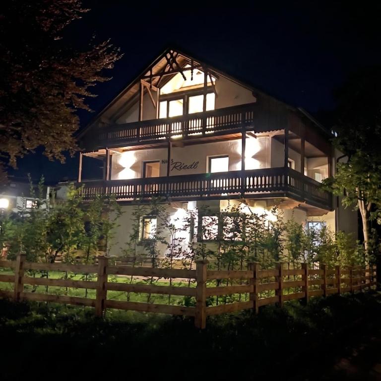 Haus Riedl - Apartment mit 1 Schlafzimmer, Balkon und Bergblick - 1