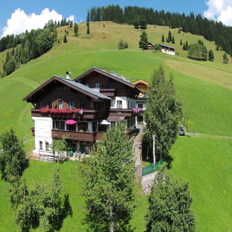 Cozy holiday apartment with balcony near ski slope - Apartment mit 1 Schlafzimmer - 1