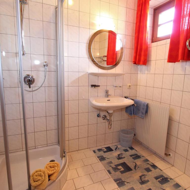 Cozy holiday apartment with balcony near ski slope - Apartment mit 1 Schlafzimmer - 20