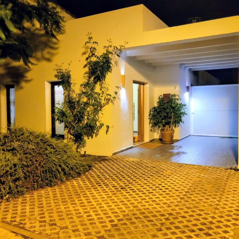 Family house with nice garden 10min from Sanlúcar - Casa de 3 dormitorios - 72