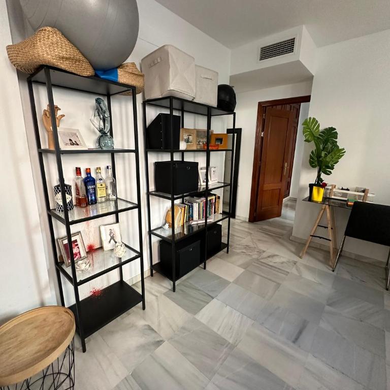 minimum 2 months stay required - remote work friendly centrally located riverside retreat - Apartamento de 2 dormitorios con terraza - 7