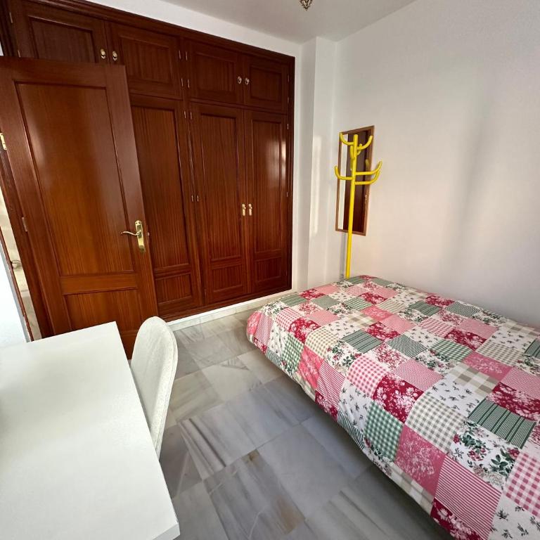 minimum 2 months stay required - remote work friendly centrally located riverside retreat - Apartamento de 2 dormitorios con terraza - 8