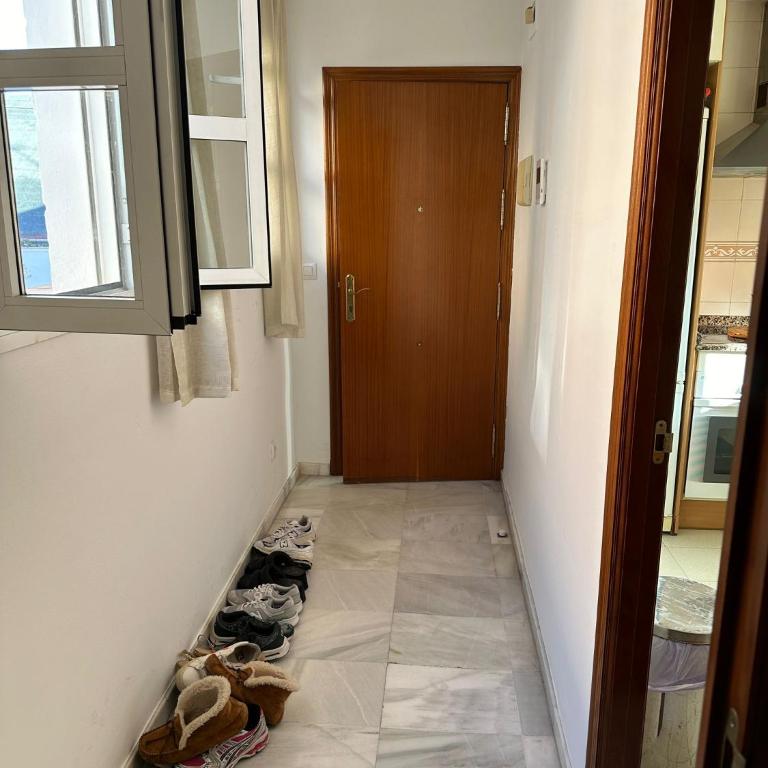 minimum 2 months stay required - remote work friendly centrally located riverside retreat - Apartamento de 2 dormitorios con terraza - 9