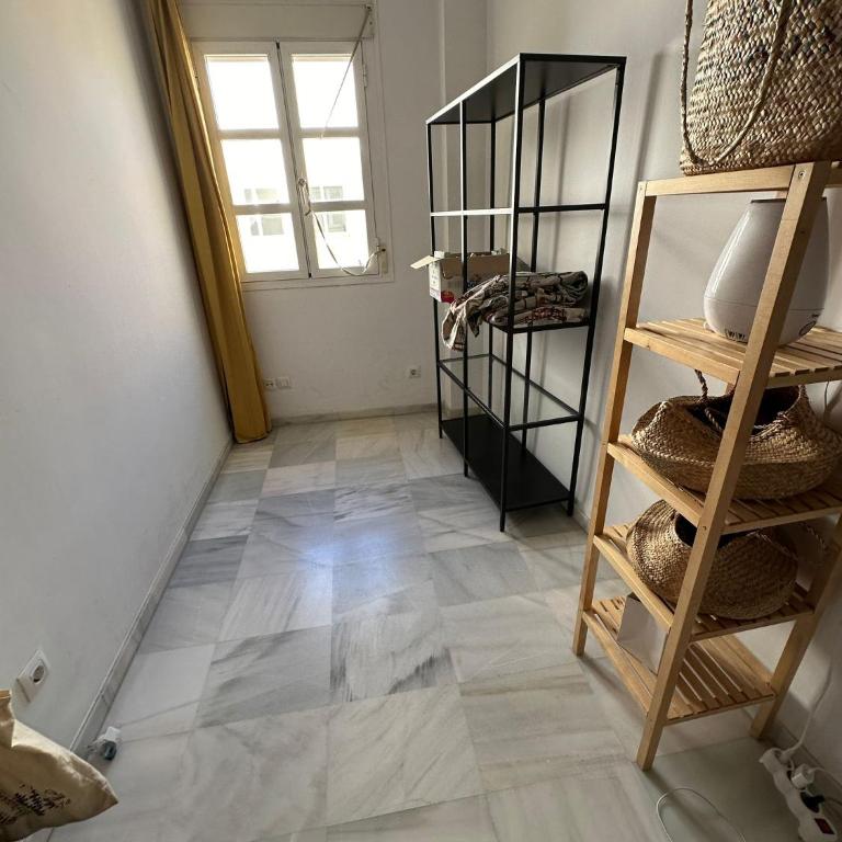 minimum 2 months stay required - remote work friendly centrally located riverside retreat - Apartamento de 2 dormitorios con terraza - 11
