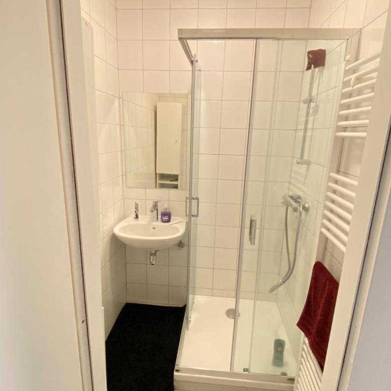 Private room for 1 person in a local home - Apartment mit 2 Schlafzimmern - 3