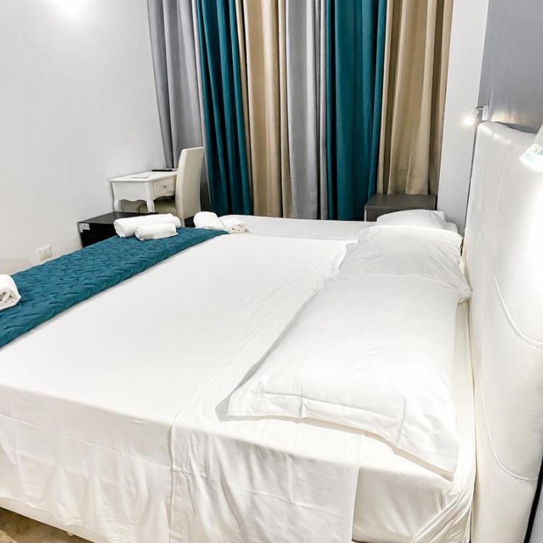 M9 Rest House Venice 2 - Camera Matrimoniale Deluxe con 1 Letto Supplementare - 17