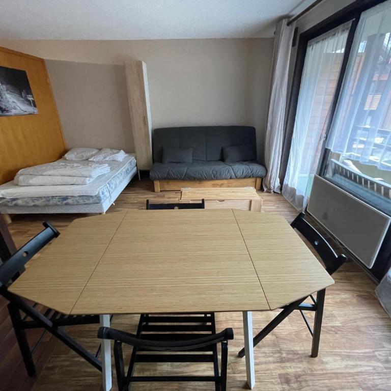 Le Relai S34 - Grand et lumineux studio avec coin montagne 4-6 pers avec WIFI, 50m des pistes, grand balcon exposé SUD, DRAPS NON COMPRIS - Studio - Vue sur Montagne - 3