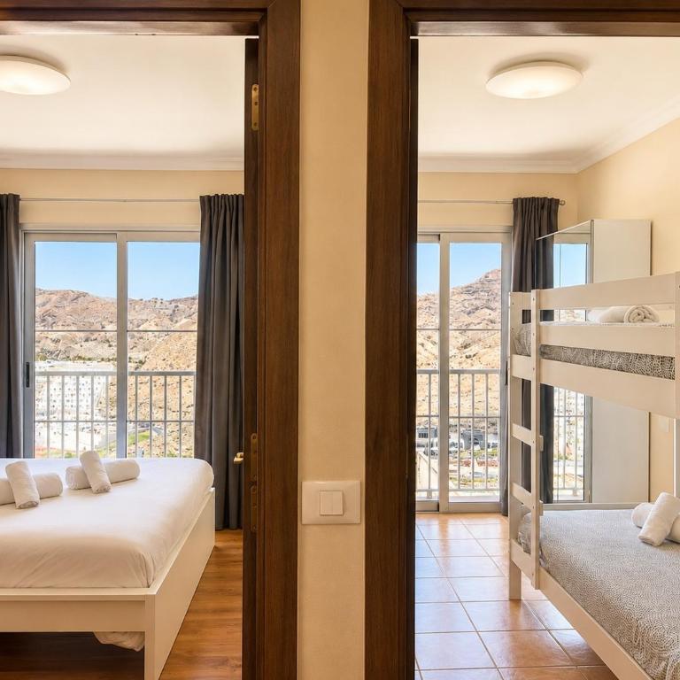 Las Brisas Duplex - 3-Bedroom House, AC, Pool & BBQ - Casa de 3 dormitorios - 21