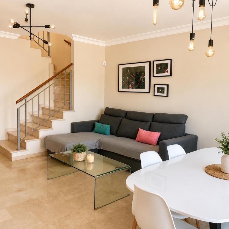 Las Brisas Duplex - 3-Bedroom House, AC, Pool & BBQ - Casa de 3 dormitorios - 6