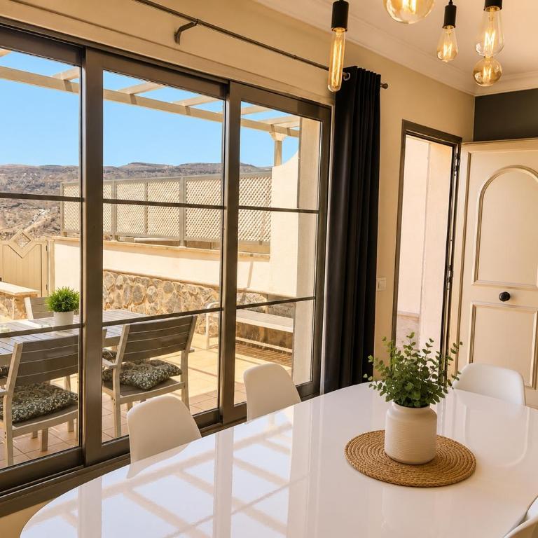 Las Brisas Duplex - 3-Bedroom House, AC, Pool & BBQ - Casa de 3 dormitorios - 9