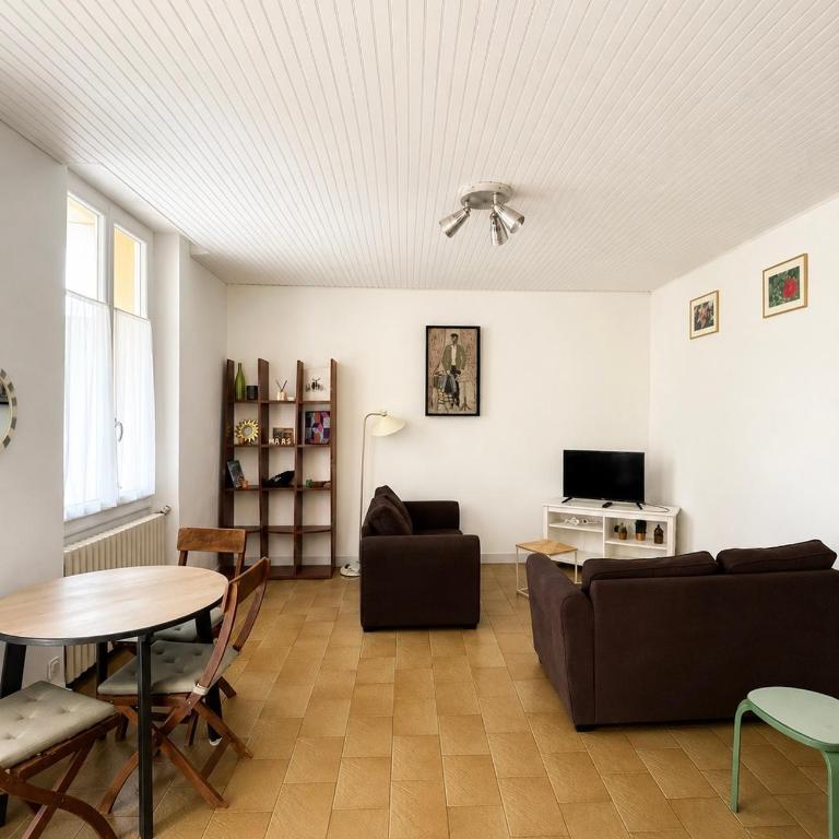 Appartement 2 chambres avec une grande terrasse dans un endroit calme et familial - Appartement 2 Chambres avec Terrasse - 9