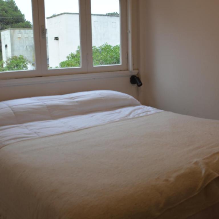 Black - Twin Room - 12