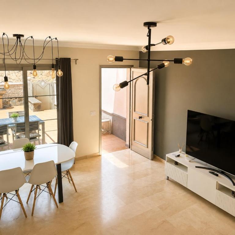 Las Brisas Duplex - 3-Bedroom House, AC, Pool & BBQ - Casa de 3 dormitorios - 7