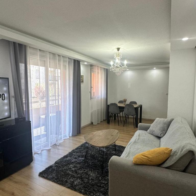 Jolie T3 avec Parking - Two-Bedroom Apartment - 2