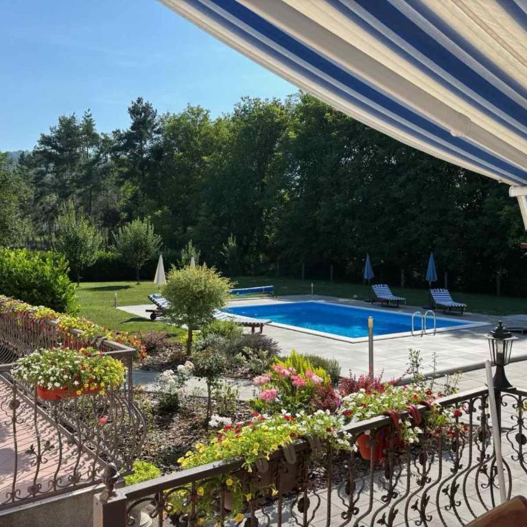 Visoko Garden & Apartment - Apartman sa 2 Spavaće Sobe - 1