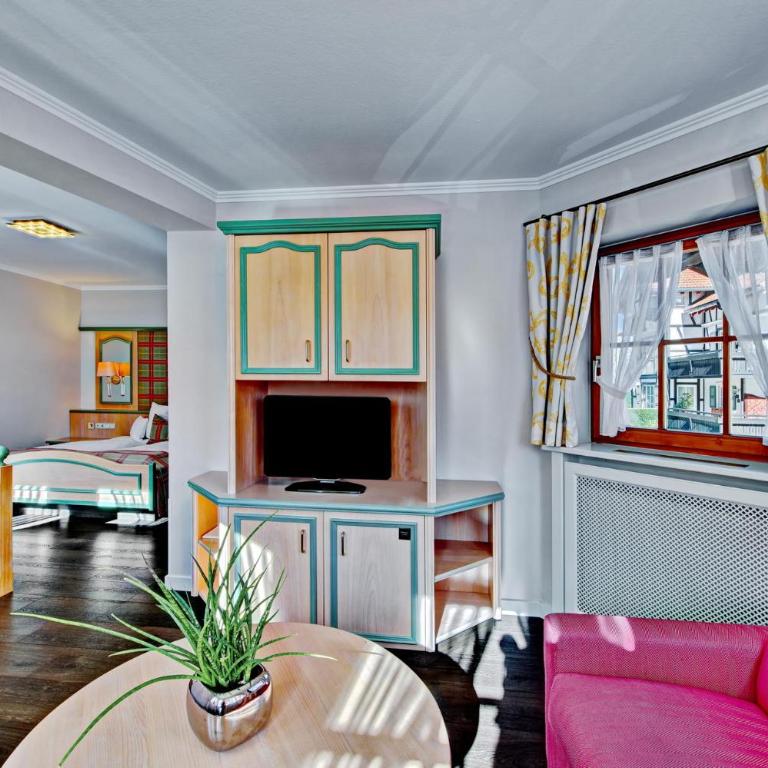 DIANA Naturpark Hotel - Partnerbetrieb von "Oberstaufen PLUS GOLF" - Junior Suite mit Balkon - 1