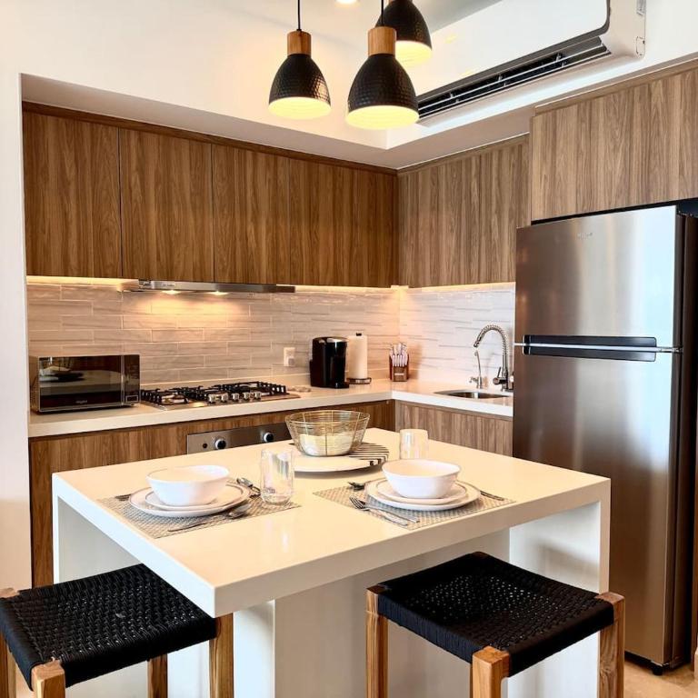 Moikkarentals Beachfront 1BR Harbor171-N1702 PV - Apartment - 16