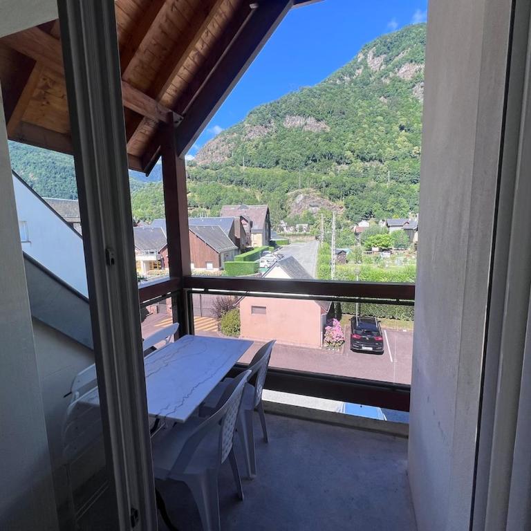 Appartement a Luchon proche centre ville et activités - Two-Bedroom Apartment - 2
