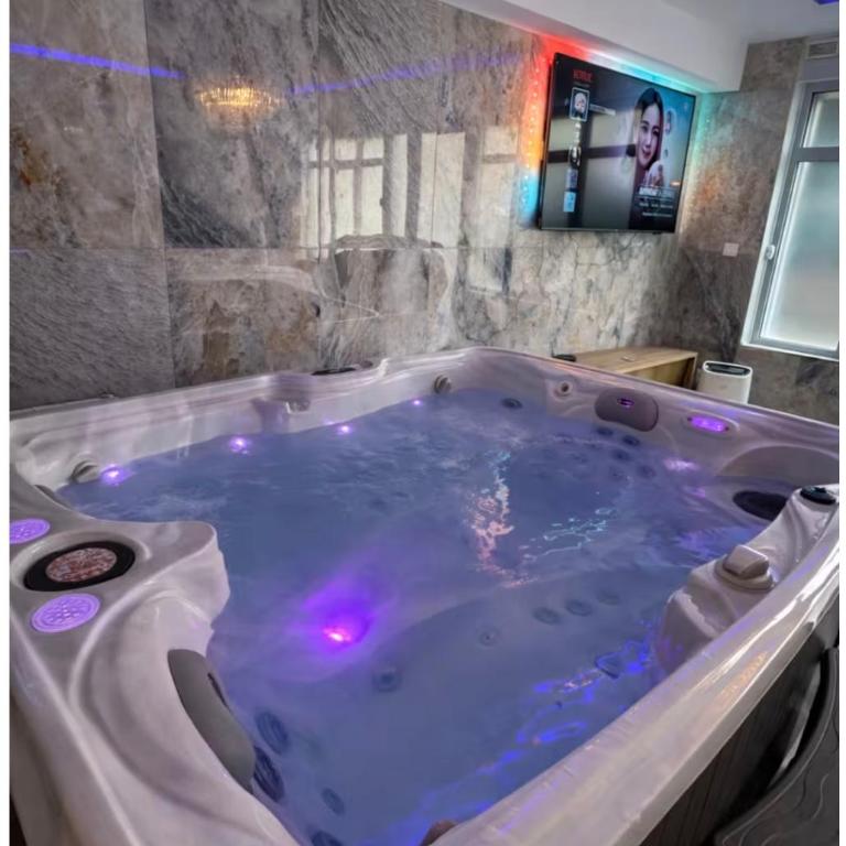 Golden Love - Jacuzzi - Appartement 1 Chambre - 2
