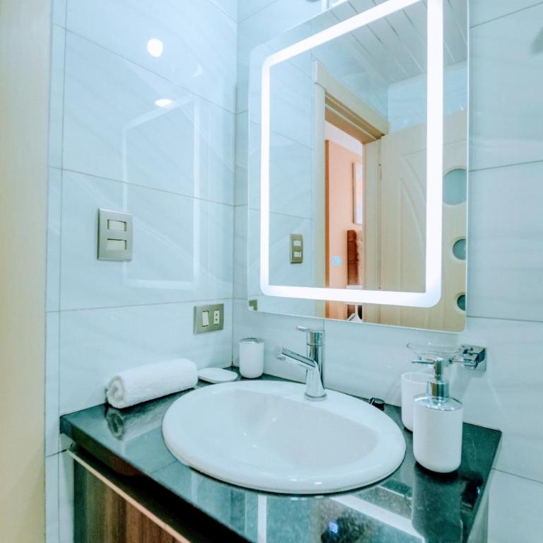 Departamento Lincoln Park con Garage Zona Norte Cala Cala - Three-Bedroom Apartment - 6