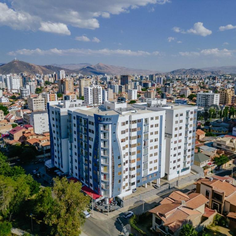 Departamento Lincoln Park con Garage Zona Norte Cala Cala - Three-Bedroom Apartment - 2