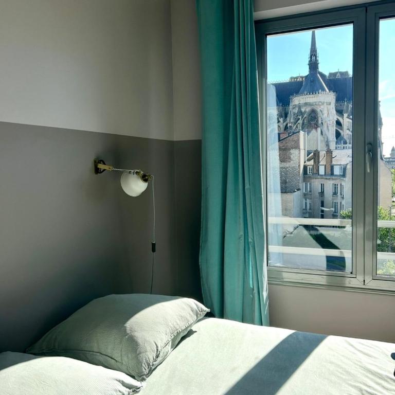 Au cœur de Reims - vue cathédrale ! - Deluxe Two-Bedroom Apartment - 19