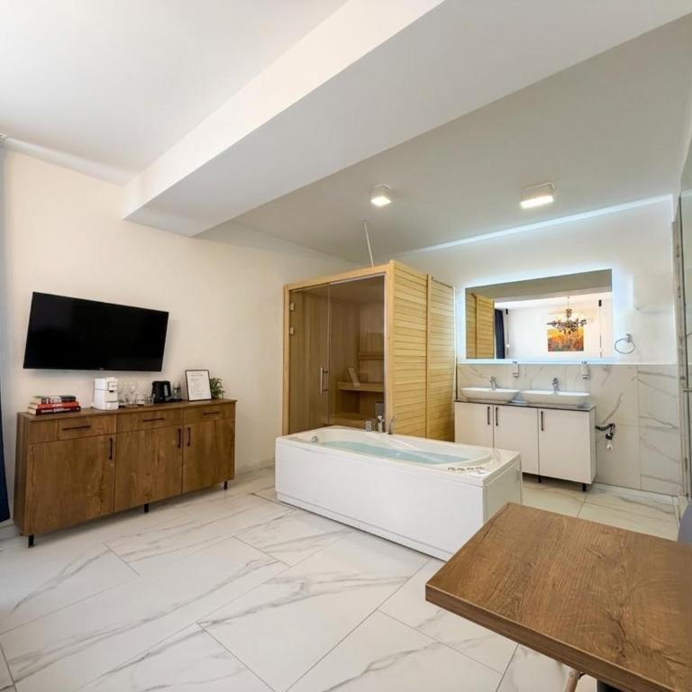 Maison Mark Luxury Suites & Spa - Zimmer mit Kingsize-Bett und Whirlpool - 11