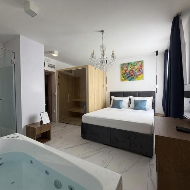 Maison Mark Luxury Suites & Spa - Zimmer mit Kingsize-Bett und Whirlpool - 13