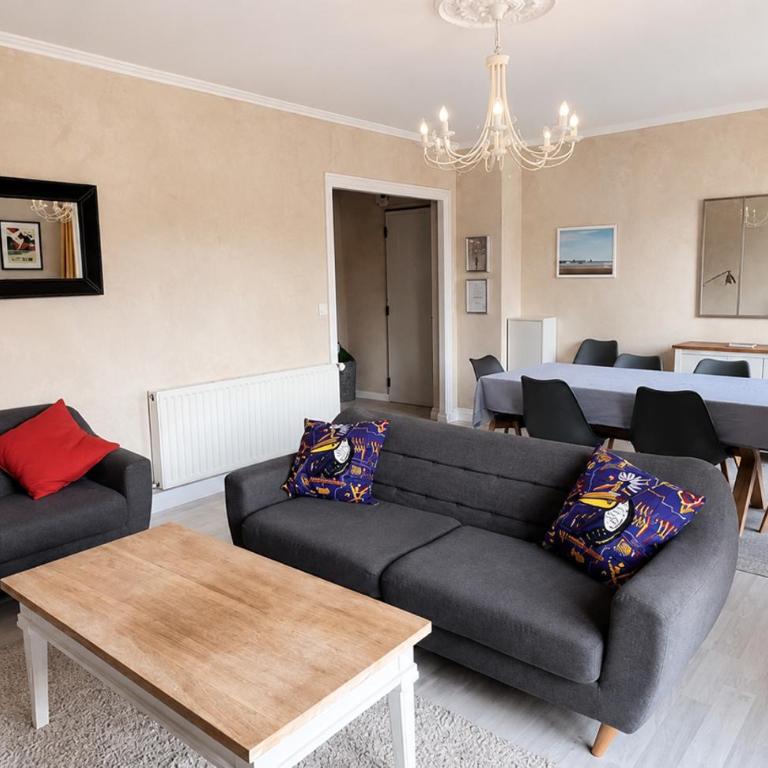 DEAUVILLE Centre - Triangle d'Or - 75m2 - Parking - Lits faits - 6 personnes - Appartement 2 Chambres avec Balcon - 44
